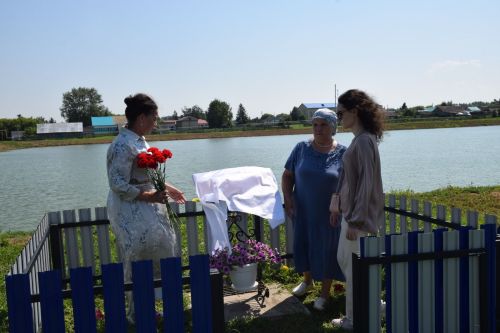 В Бикулове увековечили память бывшего главы Нурлатского района Алмаза Ахметшина