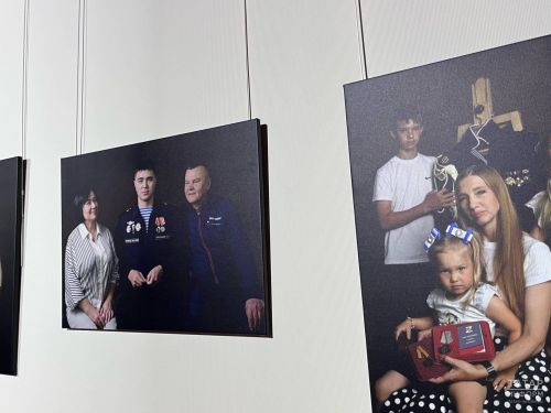 «Семья Героя»: В Казани открылась фотовыставка в честь защитников Отечества
