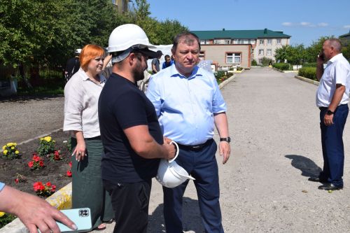 Дамир Ишкинеев посетил объекты строительства и капитального ремонта