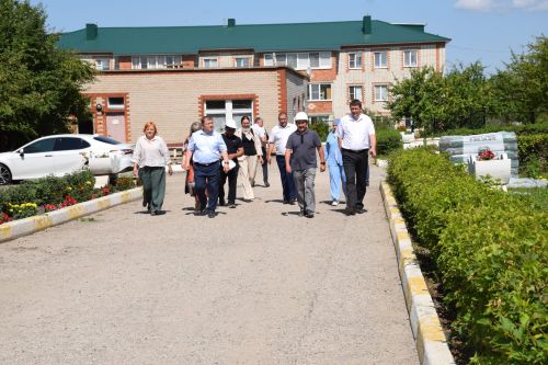 Дамир Ишкинеев посетил объекты строительства и капитального ремонта