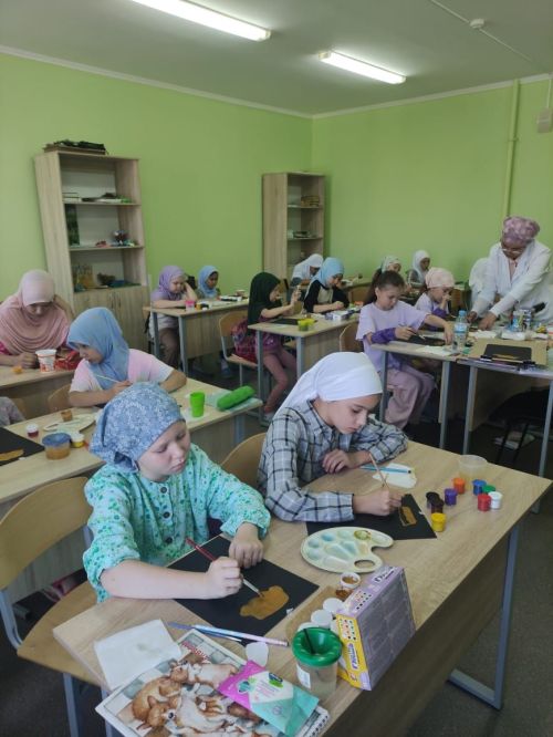 В нурлатском образовательном центре имени Ахмадзаки хазрата Сафиуллина проходят религиозные курсы для девочек