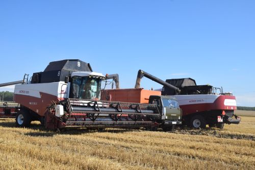 В Нурлатском районе стартовала уборочная кампания