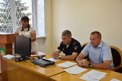 Темой разговора на внеочередном заседании комиссии по БДД в Нурлате стало столкновение юного питбайкера с автомобилем