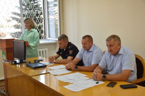 Темой разговора на внеочередном заседании комиссии по БДД в Нурлате стало столкновение юного питбайкера с автомобилем