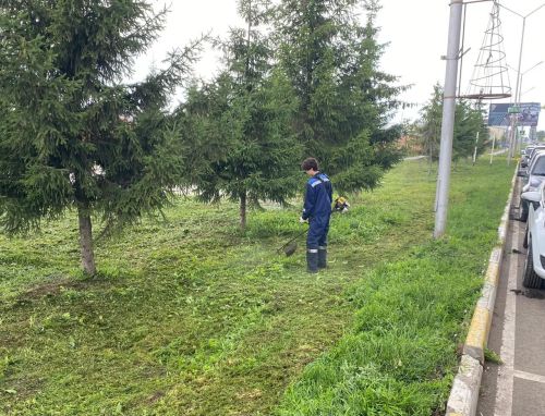 Юные труженики Нурлата: школьники делают город чище и красивее