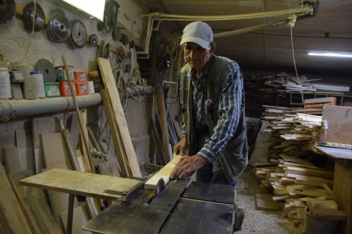 «Не могу без работы»: история нурлатского мастера, который трудится 55 лет