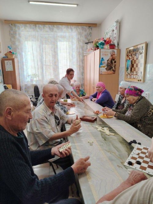 Настольные игры в Нурлатском доме-интернате: радость общения и яркие эмоции