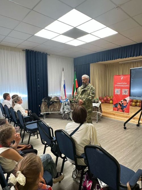 «Ангелы Донбасса»: в Нурлате почтили память погибших детей и встретились с героем СВО