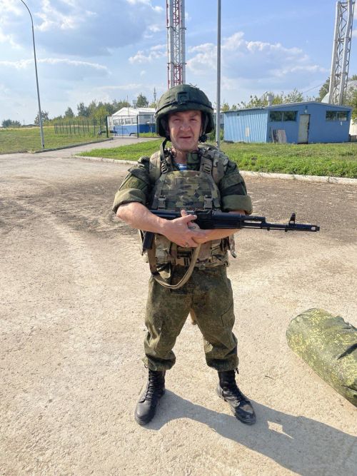 Боец спецоперации Ринат Ахметов награжден медалью «За отвагу»