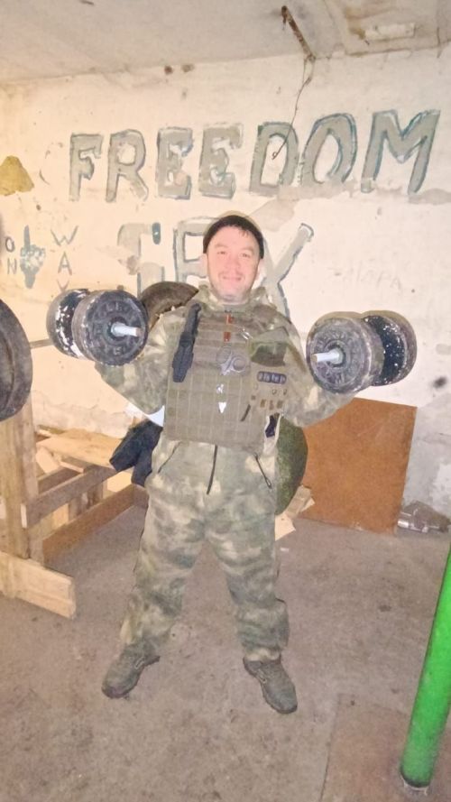 Боец спецоперации Ринат Ахметов награжден медалью «За отвагу»