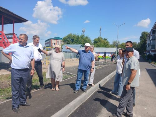 Глава Нурлатского района проверил ход благоустройства городских территорий