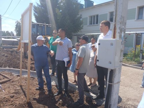 Глава Нурлатского района проверил ход благоустройства городских территорий