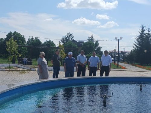 Глава Нурлатского района проверил ход благоустройства городских территорий