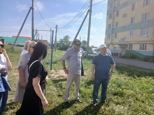 Глава Нурлатского района проверил ход благоустройства городских территорий