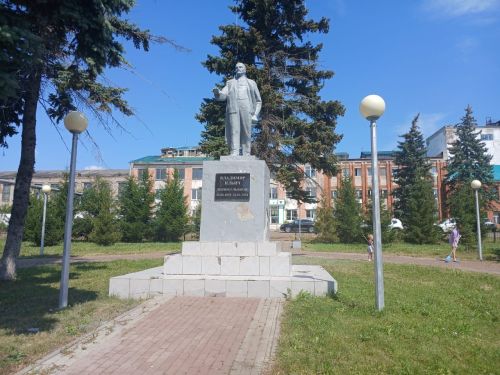 Глава Нурлатского района проверил ход благоустройства городских территорий
