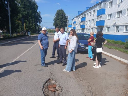 Глава Нурлатского района проверил ход благоустройства городских территорий