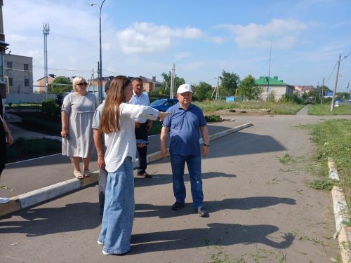 Глава Нурлатского района проверил ход благоустройства городских территорий
