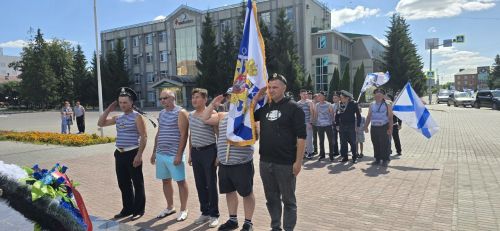 В Нурлате громко отметили День ВМФ: сигналы, флаги и память о героях