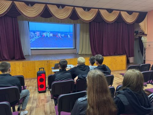 В Бурметьевском МФЦ почтили память детей Донбасса накануне скорбной даты
