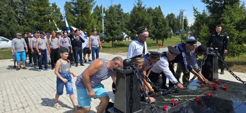 В Нурлате громко отметили День ВМФ: сигналы, флаги и память о героях