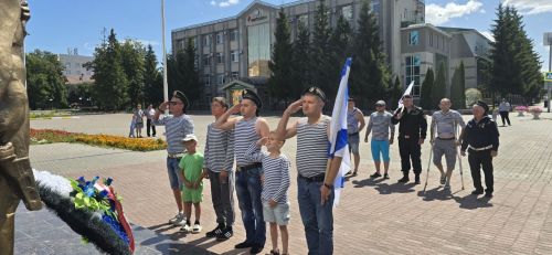 В Нурлате громко отметили День ВМФ: сигналы, флаги и память о героях