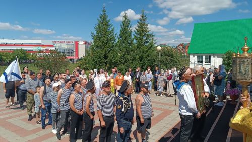 Крестный ход и поздравления: как в Нурлате отметили День Военно-морского флота