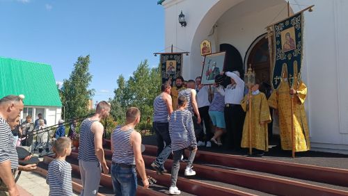 Крестный ход и поздравления: как в Нурлате отметили День Военно-морского флота