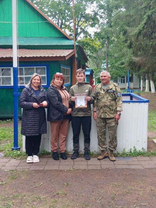 «Форпост» в гостях у «Заречного»: спорт, беседы и помощь фронту