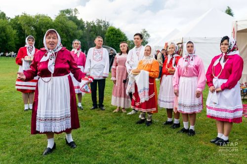 «Древо жизни» в Казани: Нурлатские артисты украсили фестиваль культур Поволжья