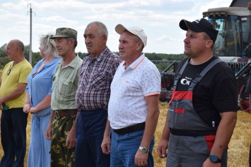 Первые комбайнеры-тысячники Нурлатского района получили награды от главы района