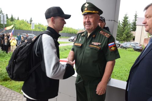 Еще 22 нурлатских призывника отправились служить России: летняя отправка завершена (+фоторепортаж)