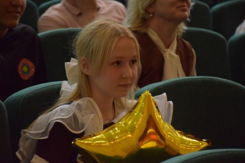 Выпускники Нурлата пополнили «золотой фонд» района: 57 медалистов и 4 стобалльных результата