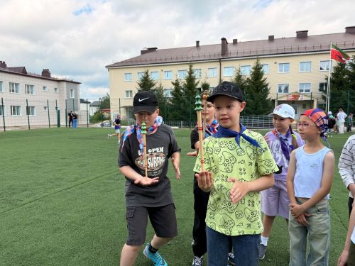 «Игры нашего детства» собрали школьников на праздник народных забав