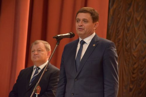 Выпускники Нурлата пополнили «золотой фонд» района: 57 медалистов и 4 стобалльных результата