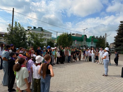«Игры нашего детства» собрали школьников на праздник народных забав