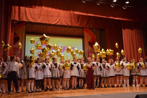 Выпускники Нурлата пополнили «золотой фонд» района: 57 медалистов и 4 стобалльных результата
