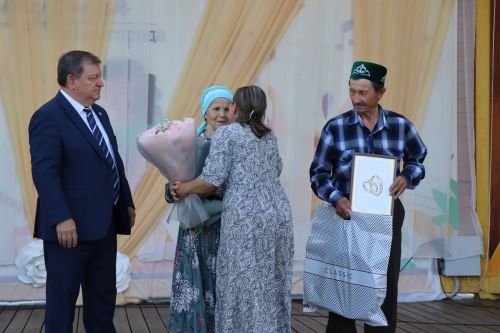 В Нурлате чествовали семейные пары, которые в любви и согласии живут не один десяток лет (+фотерепортаж)