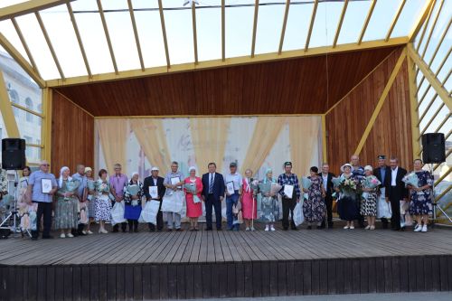 В Нурлате чествовали семейные пары, которые в любви и согласии живут не один десяток лет (+фотерепортаж)