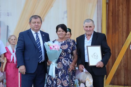 В Нурлате чествовали семейные пары, которые в любви и согласии живут не один десяток лет (+фотерепортаж)
