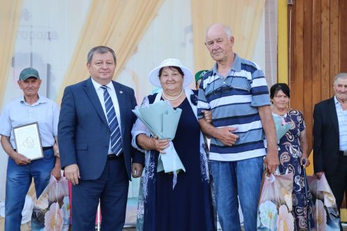 В Нурлате чествовали семейные пары, которые в любви и согласии живут не один десяток лет (+фотерепортаж)