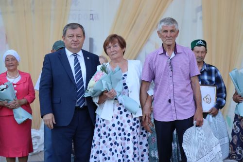 В Нурлате чествовали семейные пары, которые в любви и согласии живут не один десяток лет (+фотерепортаж)