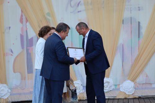 Дамиру Ишкинееву вручили Благодарность за укрепление семейных ценностей