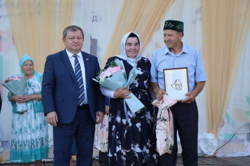 В Нурлате чествовали семейные пары, которые в любви и согласии живут не один десяток лет (+фотерепортаж)