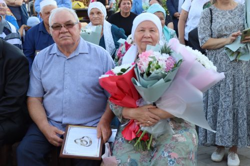 В Нурлате чествовали семейные пары, которые в любви и согласии живут не один десяток лет (+фотерепортаж)