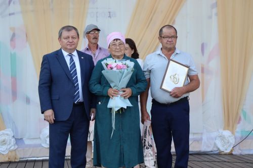 В Нурлате чествовали семейные пары, которые в любви и согласии живут не один десяток лет (+фотерепортаж)