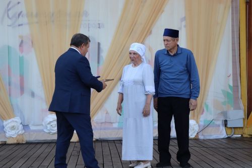 В Нурлате чествовали семейные пары, которые в любви и согласии живут не один десяток лет (+фотерепортаж)