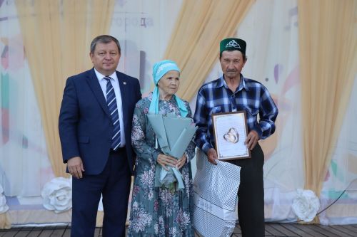 В Нурлате чествовали семейные пары, которые в любви и согласии живут не один десяток лет (+фотерепортаж)