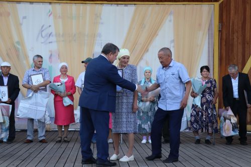 В Нурлате чествовали семейные пары, которые в любви и согласии живут не один десяток лет (+фотерепортаж)