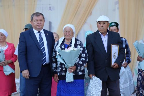 В Нурлате чествовали семейные пары, которые в любви и согласии живут не один десяток лет (+фотерепортаж)