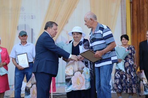 В Нурлате чествовали семейные пары, которые в любви и согласии живут не один десяток лет (+фотерепортаж)